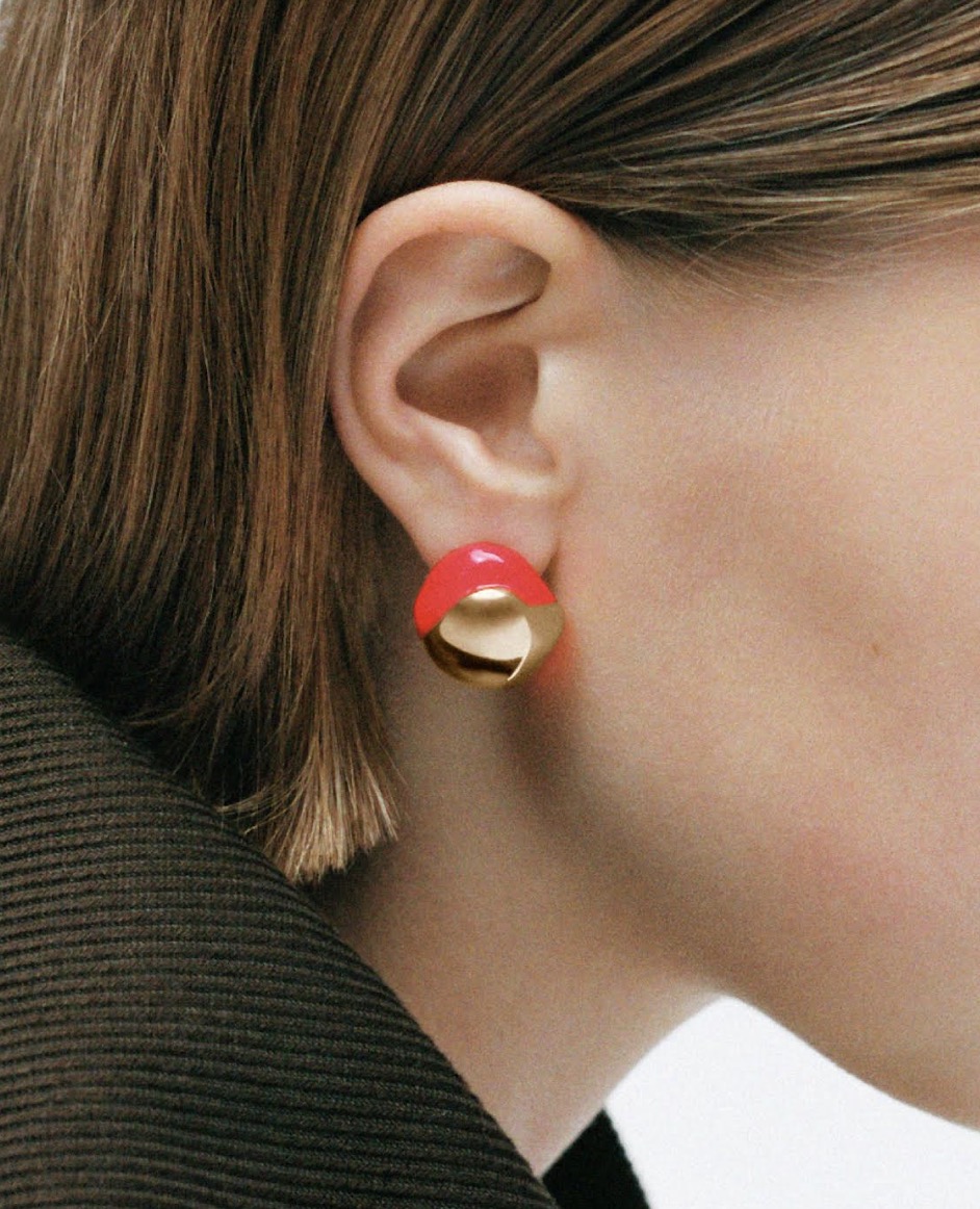 LOEWE 攜手前衛藝術家 Lynda Benglis 推出首飾系列