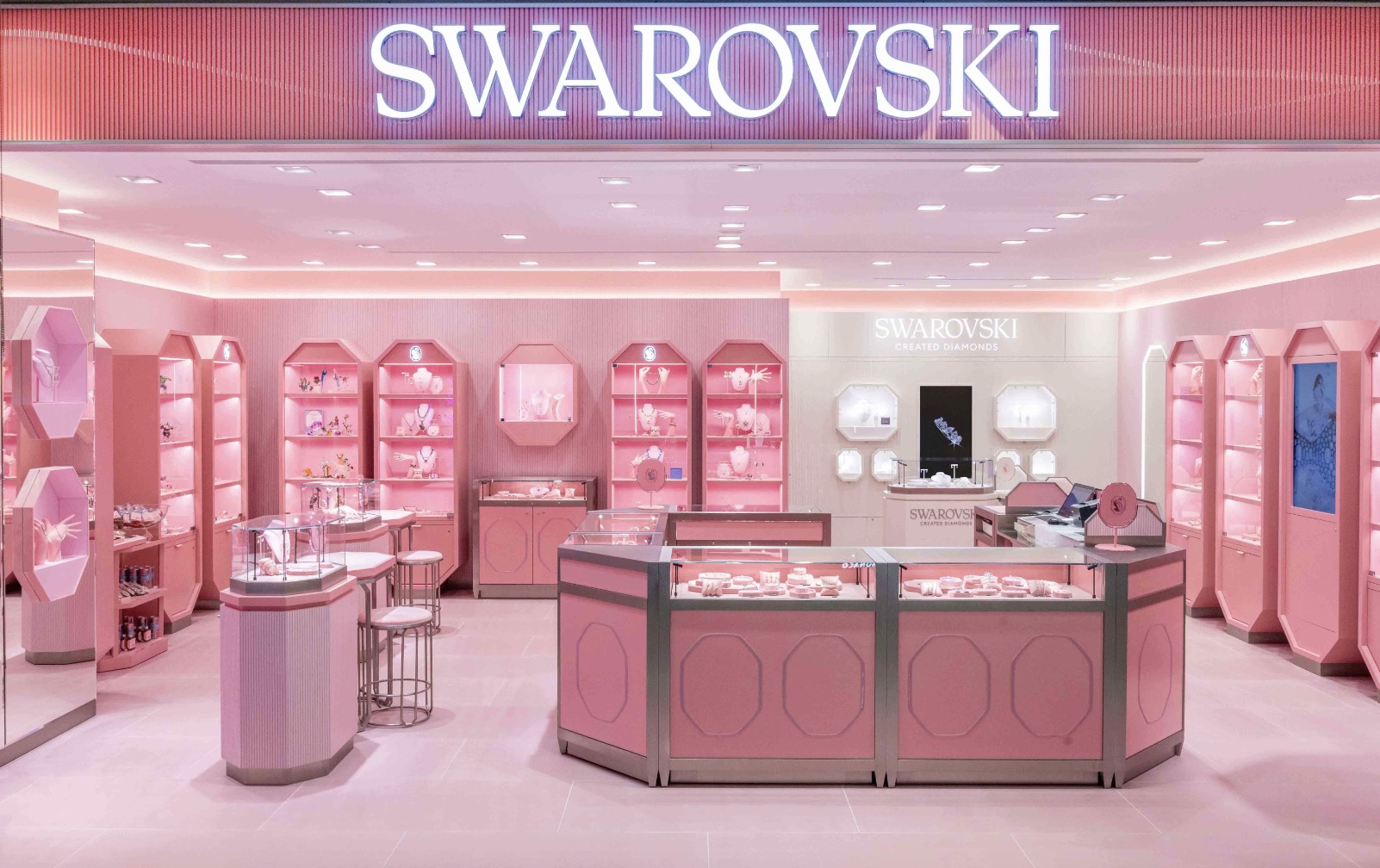 SWAROVSKI新光三越中港店 以嶄新形象璀璨呈現高級珠寶