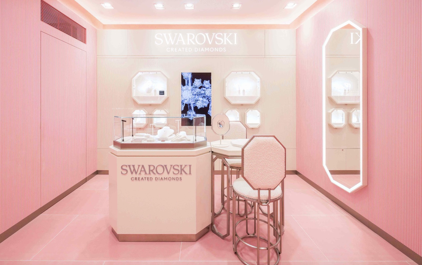 SWAROVSKI新光三越中港店 以嶄新形象璀璨呈現高級珠寶