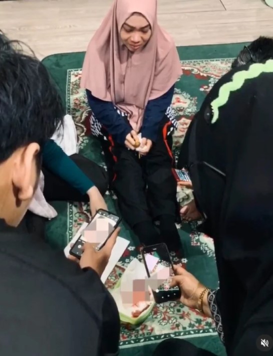 被熟人下降頭!正妹歌手狂吐34根針、7根鐵釘 崩潰喊:為什麼這麼痛恨我?