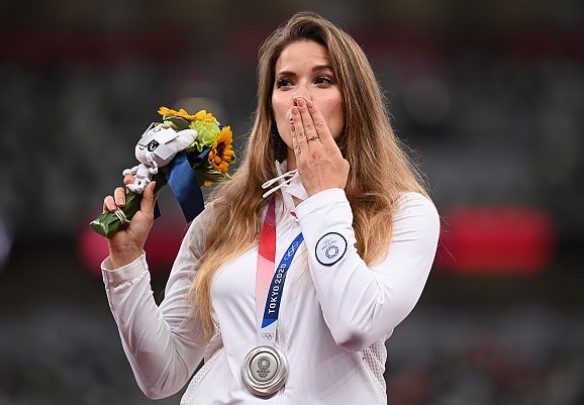 人美心更美!波蘭正妹選手「苦熬五年」 將人生首面獎牌捐出救病童