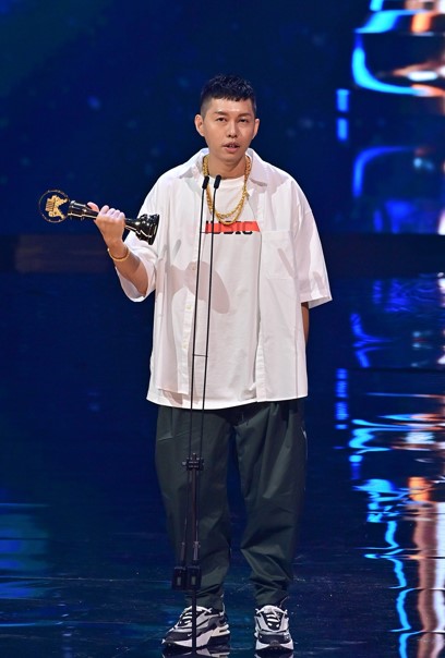 金曲32/才剛拿歌王又奪獎!蛋堡獲「最佳華語專輯」:對不起我只是運氣好