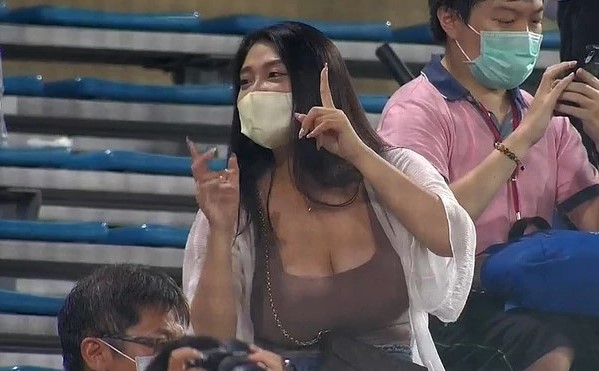 導播懂拍!中職「超兇正妹」6秒畫面瘋傳 IG曝光無奈喊:饒過我