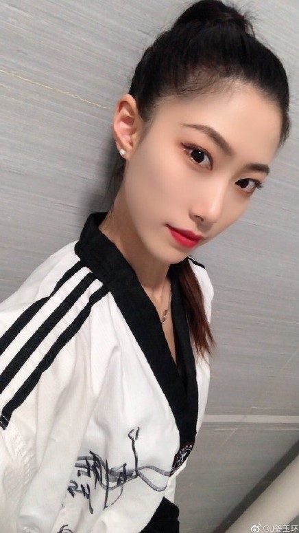 教你自衛!超兇「拳館老闆娘」開腿秀絕技 狂圈粉:想被她踢!