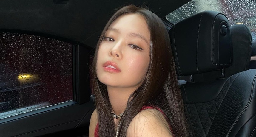 沒睡覺？Jennie、暮光女登時裝周　「合照」讓粉絲全看傻