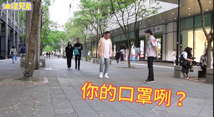 沒戴口罩被攔下打?路人實測反應曝光 網:有戴有保險!