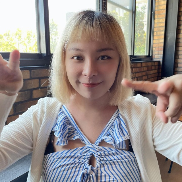 居家防疫照挨批嚇人!「開水小姐」小可愛入鏡反擊:在家不就這樣?