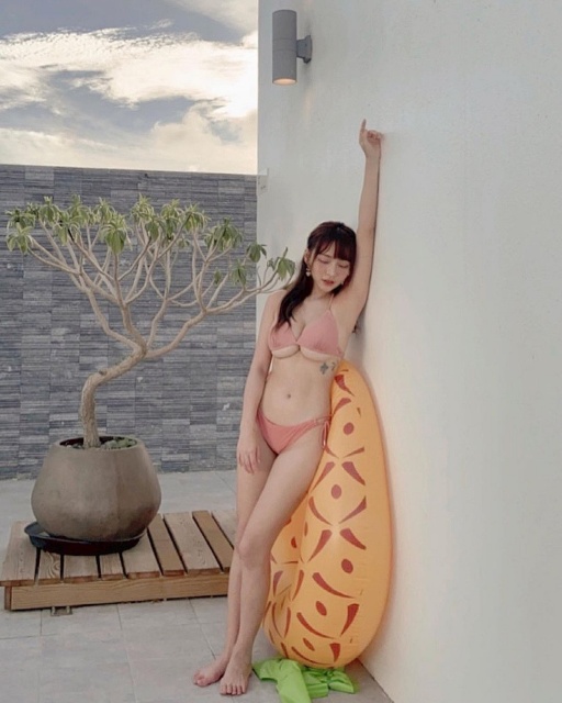 視覺UPUP!林襄曝「心機比基尼穿法」 樂天女孩傻眼:為什麼不穿好!
