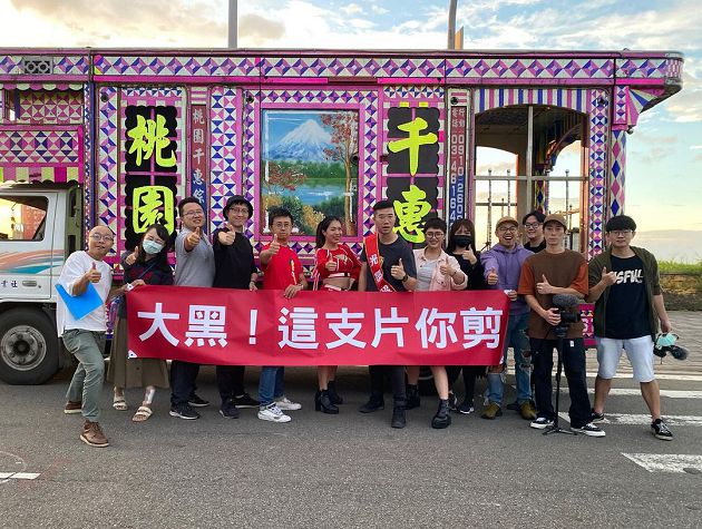 緊急下架!上班不要看披軍裝「誤用中國國歌」:沒聽過