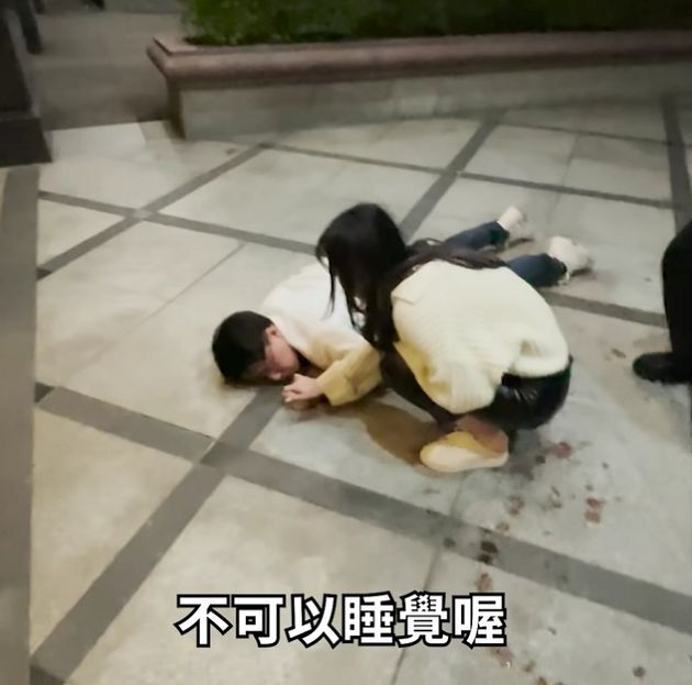 被捅一刀!Toyz「血灑滿地」女友反應曝光 網:傷害感情!
