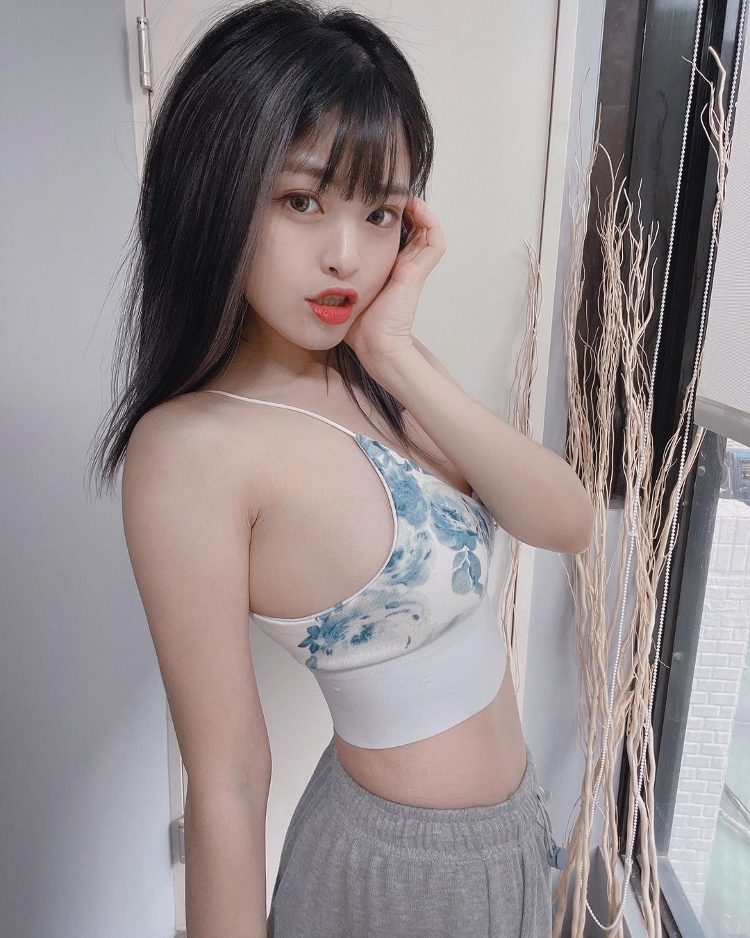 女乃長不大!米砂「上空按摩片」被當免錢廣告 發文勸世:沒屁用!