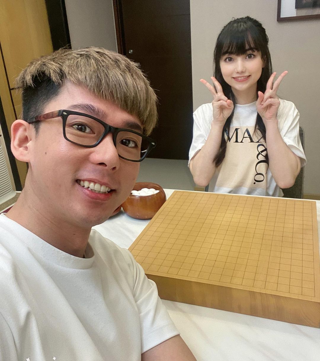 牽手畫面流出!阿滴「十指緊扣」圍棋女神黑嘉嘉 網秒退追:必須死!
