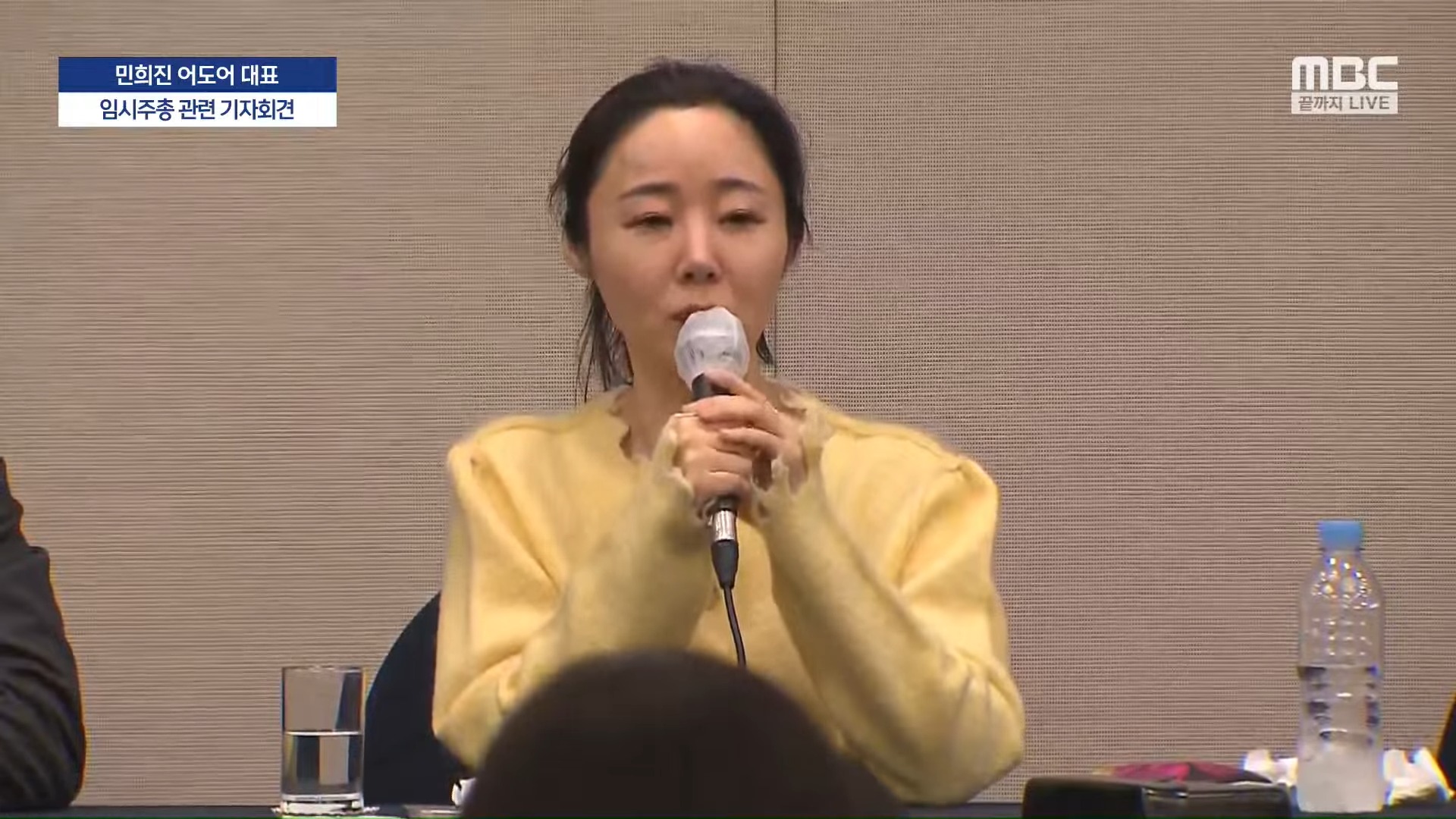 閔熙珍拼贏HYBE!記者會「正裝展笑顏」謝眾人相挺 網笑:時隔一個月回歸