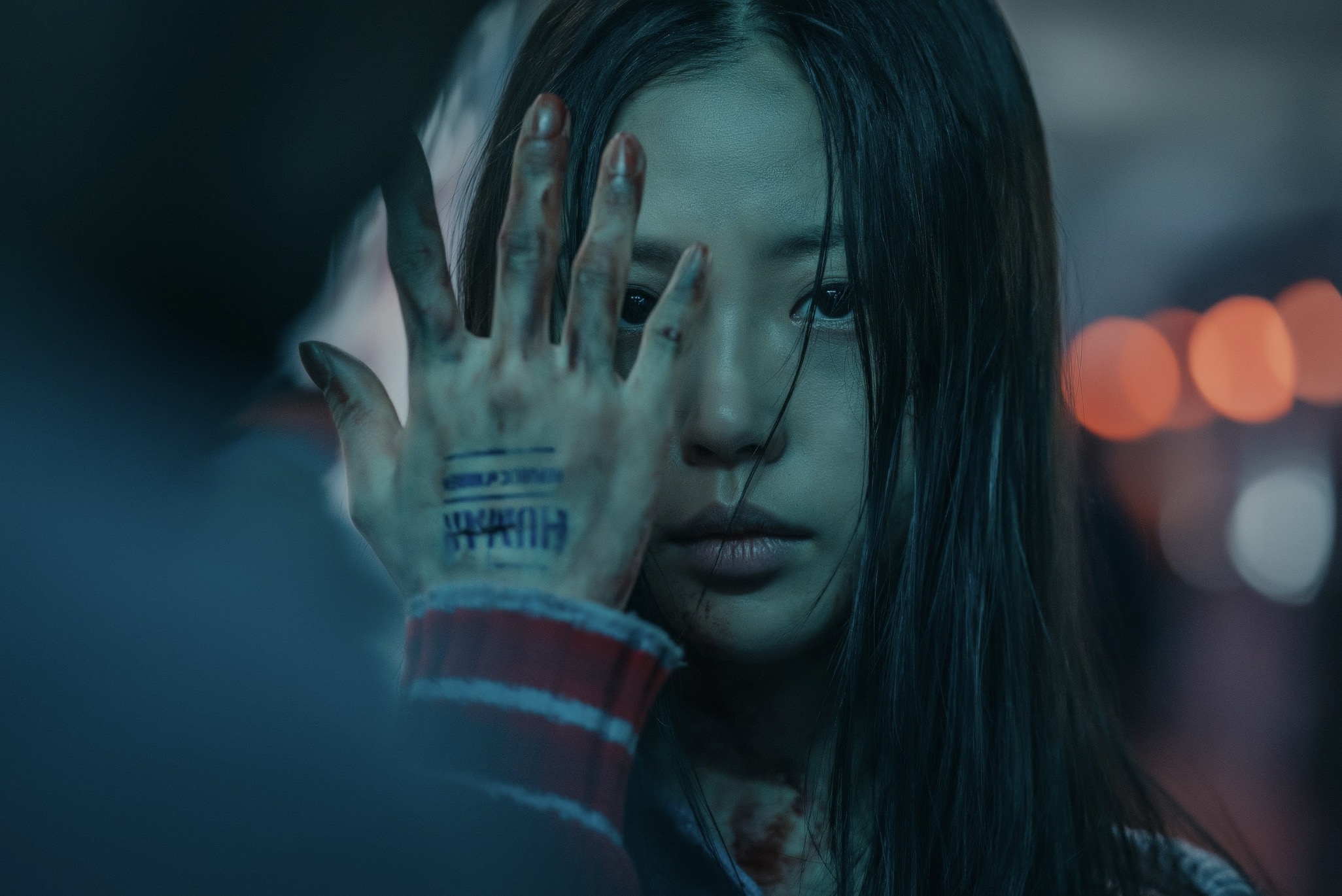 《Sweet Home》第2季角色海報與劇照釋出!宋江與怪物不斷拉扯 李陣郁裸肌展現變異慾望