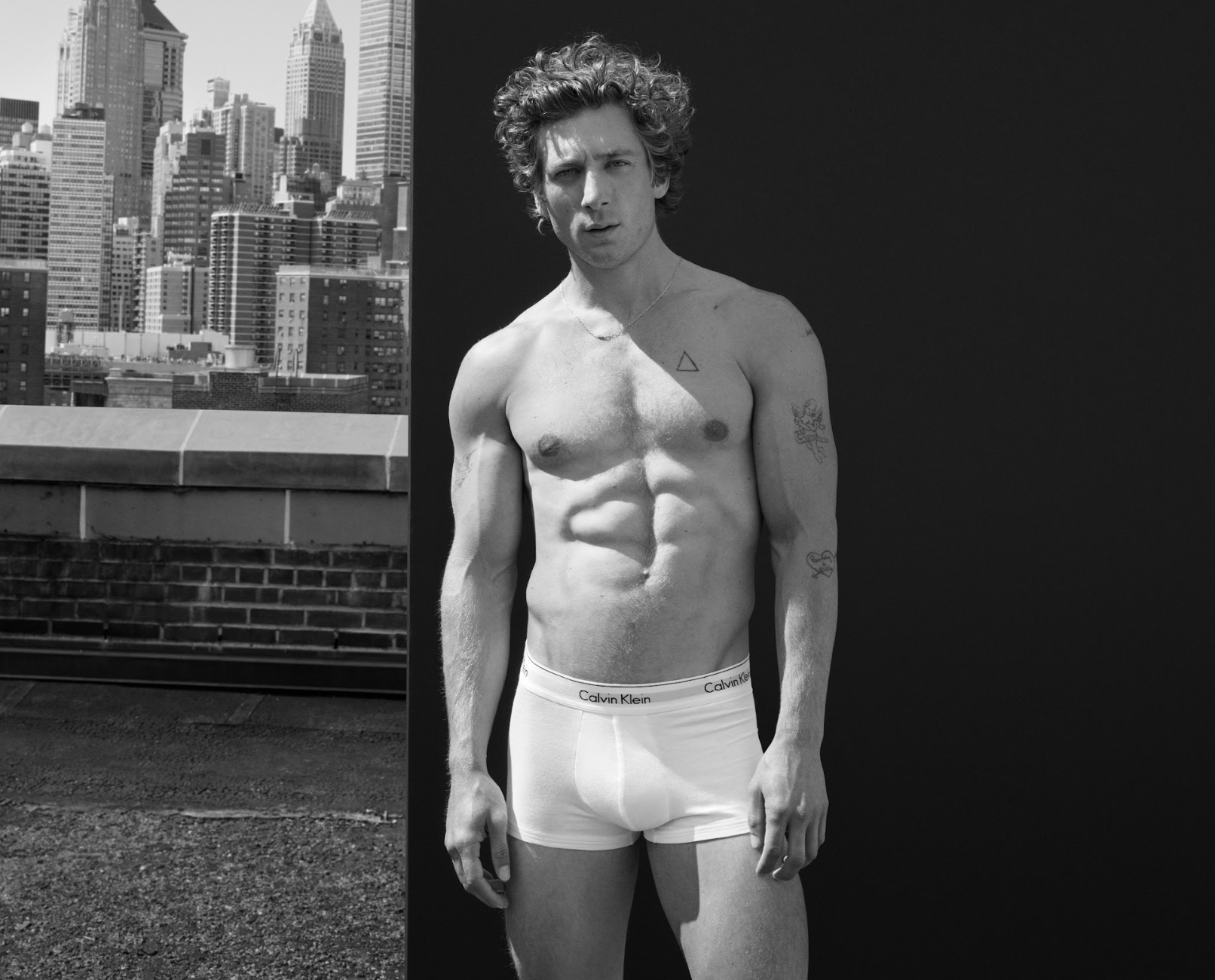 Calvin Klein攜手傑瑞米·艾倫·懷特(Jeremy Allen White)揭開2024年春季形象廣告的序幕
