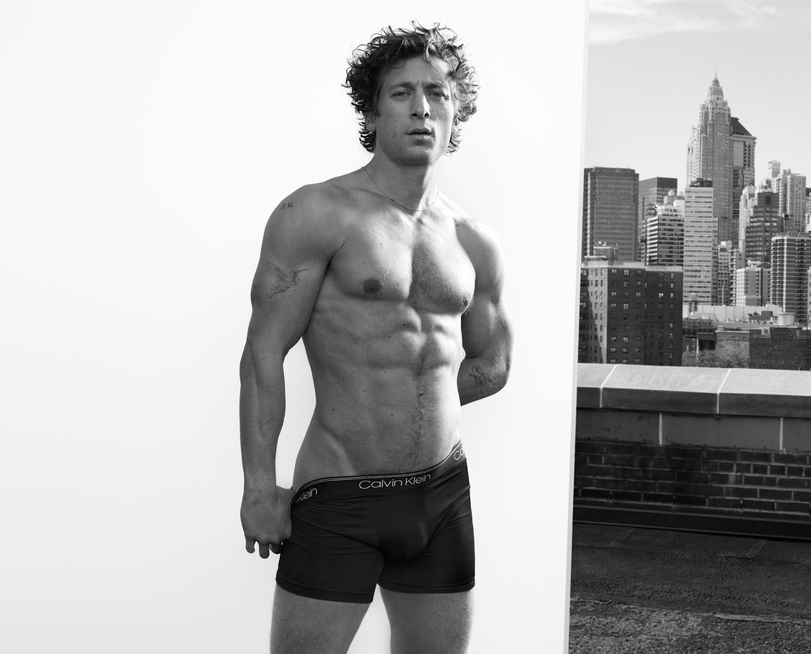 Calvin Klein攜手傑瑞米·艾倫·懷特(Jeremy Allen White)揭開2024年春季形象廣告的序幕