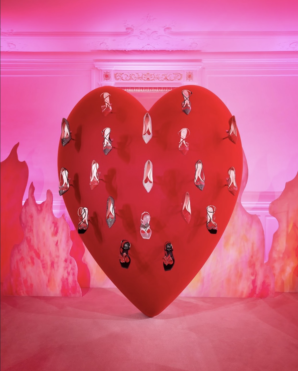 Roger Vivier 傾情呈獻2024 春夏系列 Candy Clouds 期間限定藝術展夢幻登場