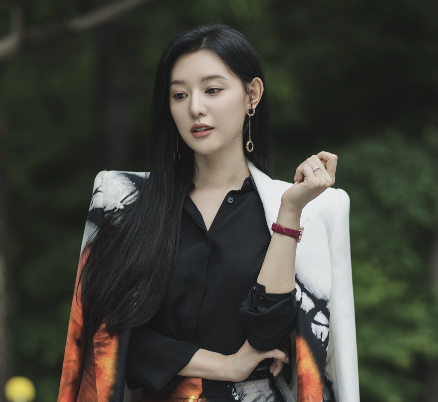 Netflix《淚之女王》釋出正式預告與主海報!金秀賢演技翻轉 酒後吐真言:「都是我搞砸的」