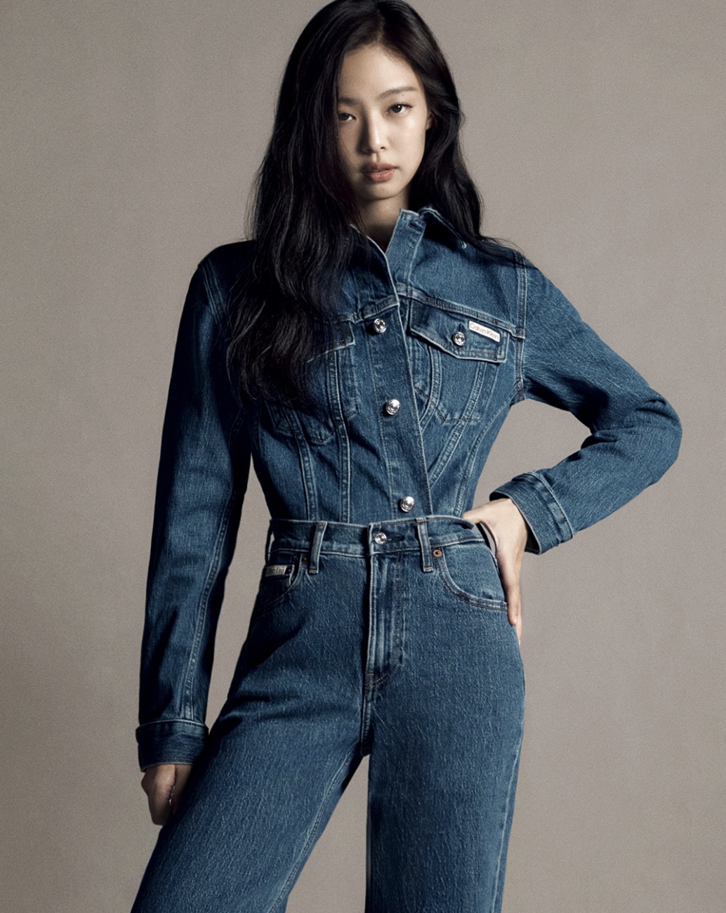 Calvin Klein攜手JENNIE推出全新形象廣告 展現春日丹寧魅力
