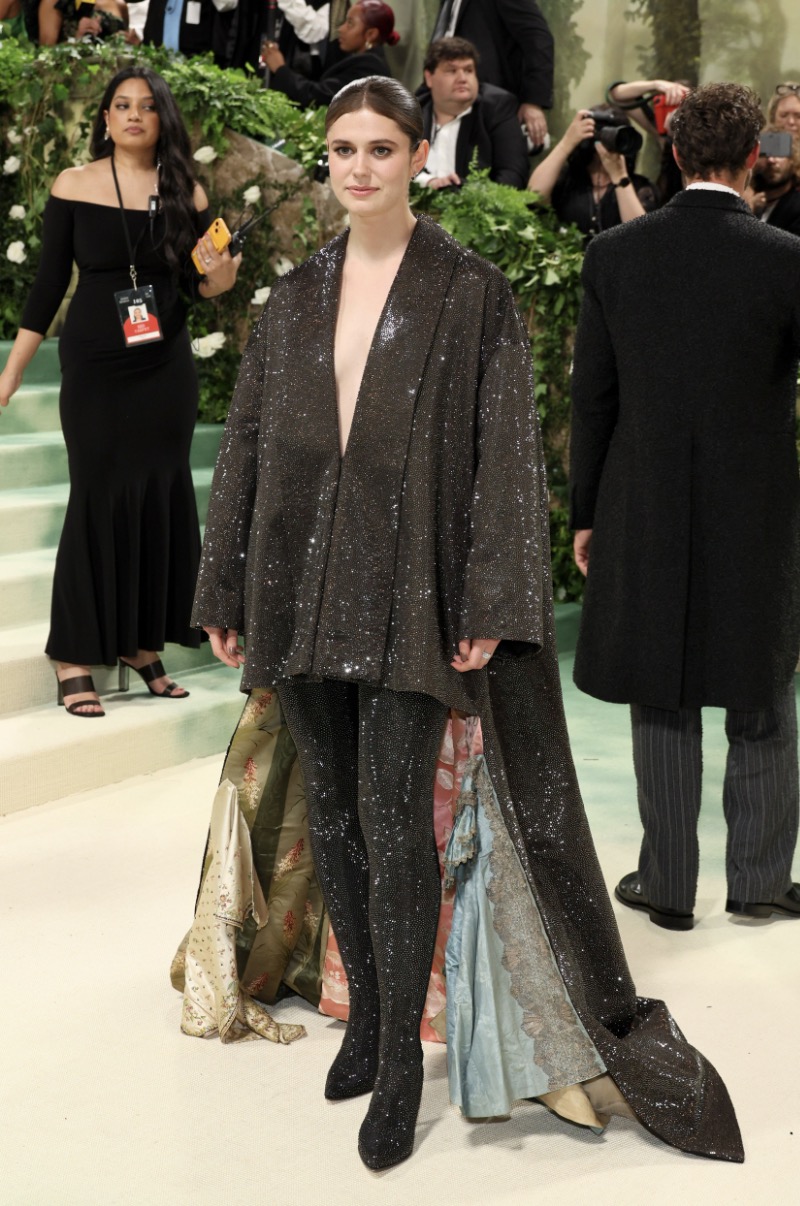 眾多名人身穿 LOEWE 訂製服裝出席慈善晚宴(Met Gala)