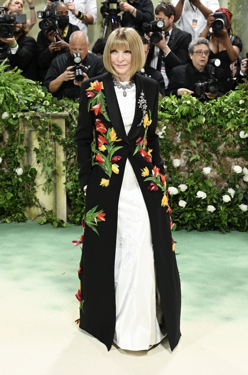 眾多名人身穿 LOEWE 訂製服裝出席慈善晚宴(Met Gala)