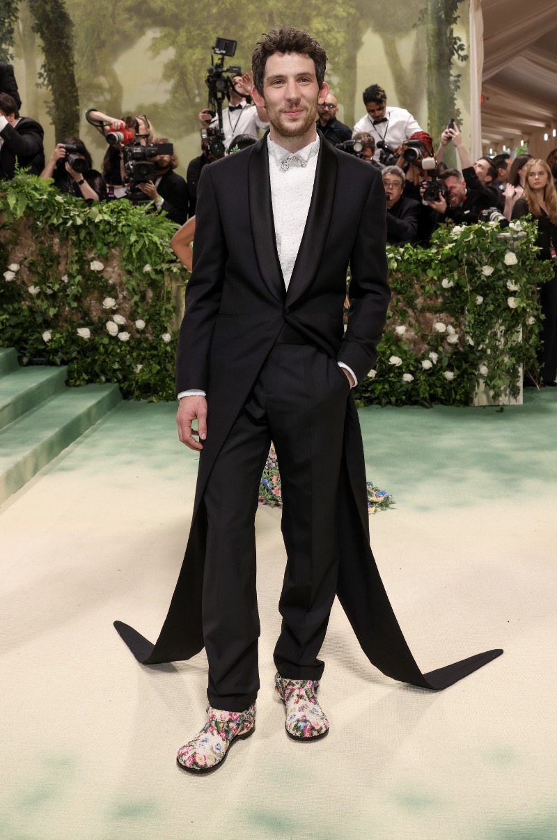 眾多名人身穿 LOEWE 訂製服裝出席慈善晚宴(Met Gala)