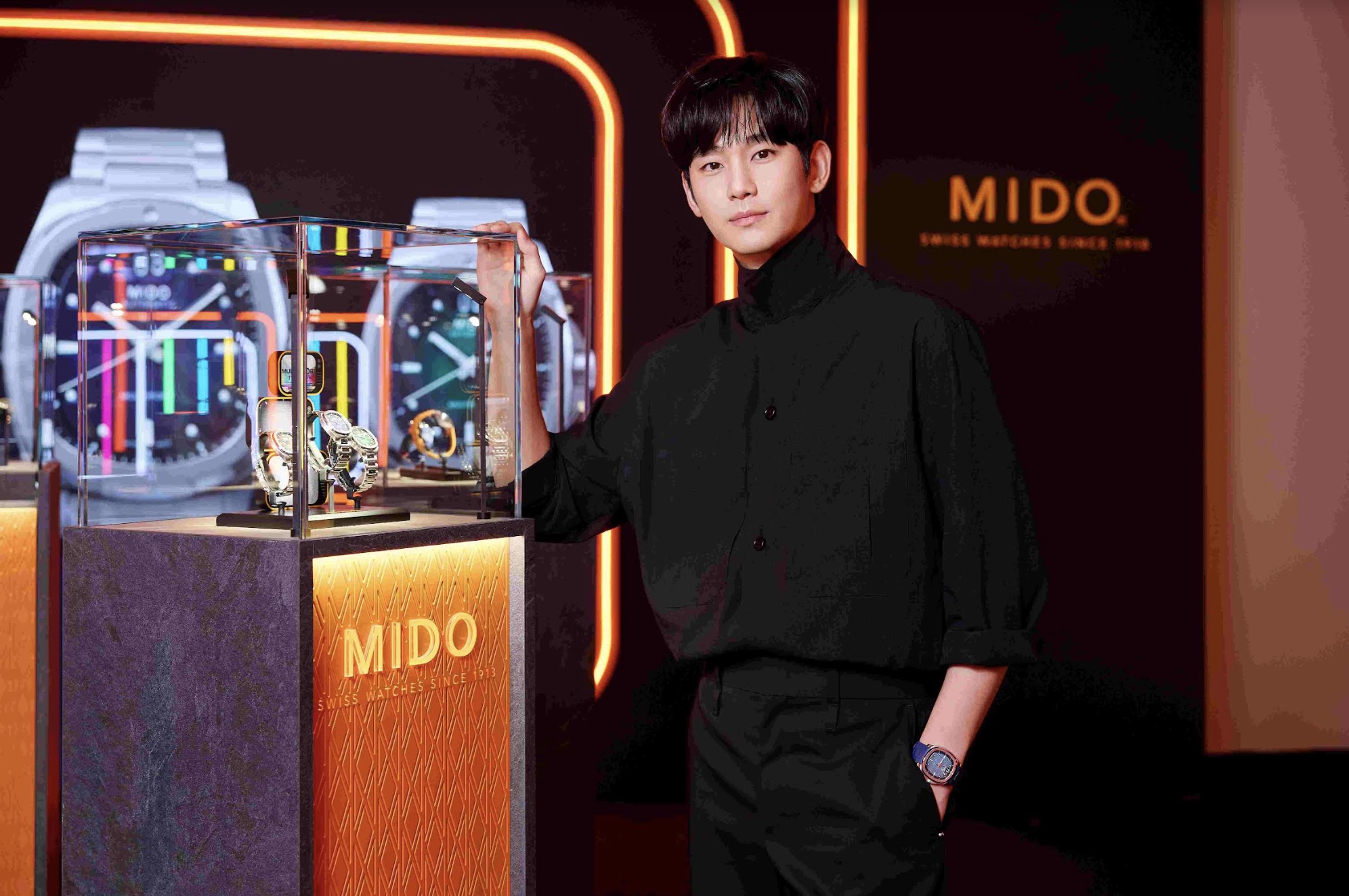 金秀賢現身首爾“MIDO TV Universe 2024” 配戴《淚之女王》同錶款TV Big Date 問候台灣粉絲