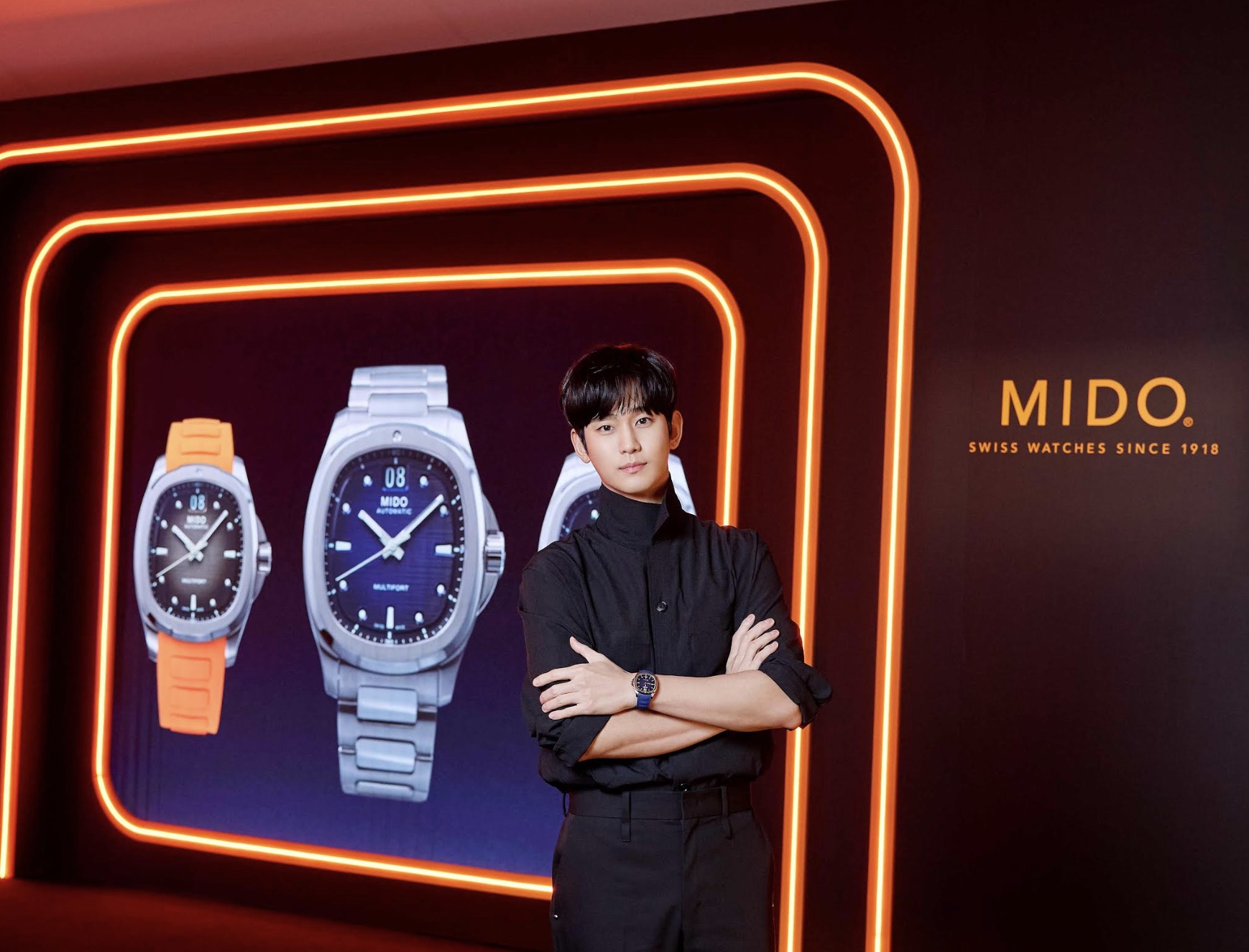金秀賢現身首爾“MIDO TV Universe 2024” 配戴《淚之女王》同錶款TV Big Date 問候台灣粉絲