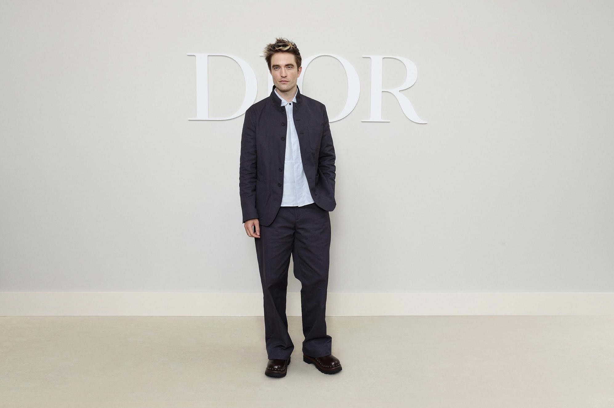 DIOR 2025夏季男裝發表會:將陶瓷雕塑融入設計致敬陶藝家Hylton Nel