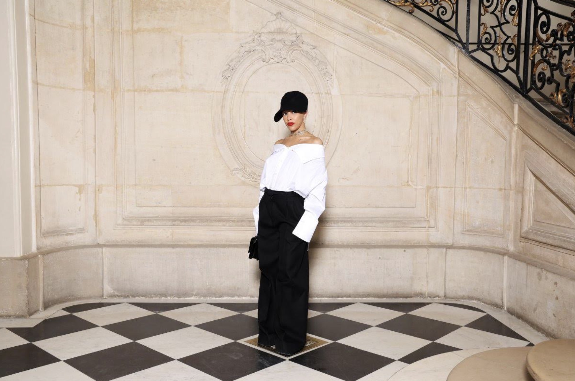 DIOR 2024-2025 秋冬高級訂製服系列:透過女性身體之政治價值串聯高級訂製服和運動服飾