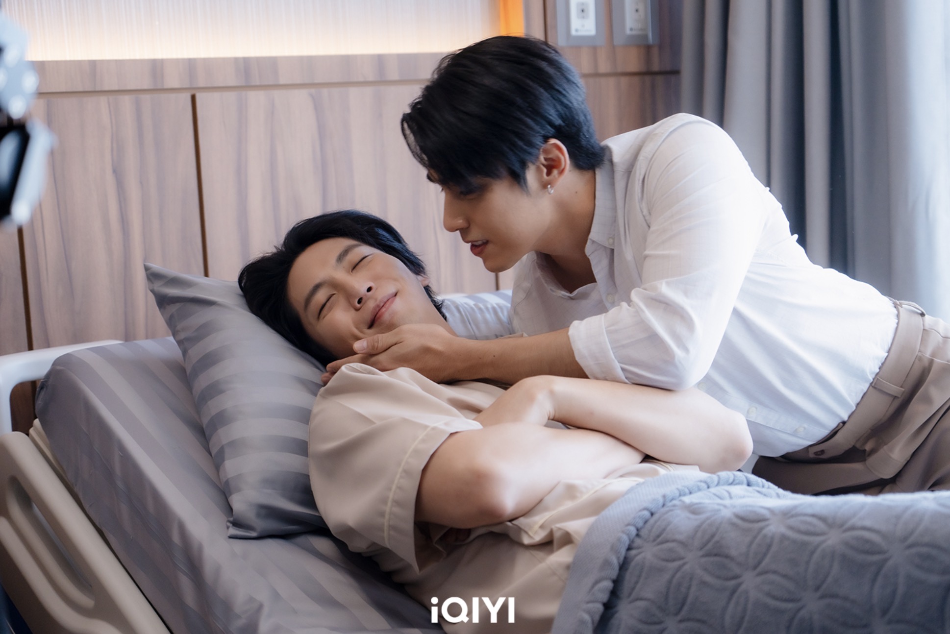 愛奇藝原創泰劇《職業替身》本週大結局!劇情反轉口碑看漲 主演魅力席捲泰國終映會一票難求 粉絲敲碗見面會