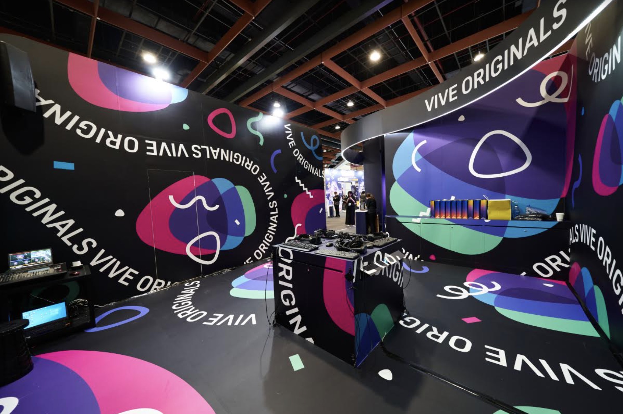 HTC參展2024台北漫畫博覽會《VDay誕生日》VR雙體驗 粉絲超激動