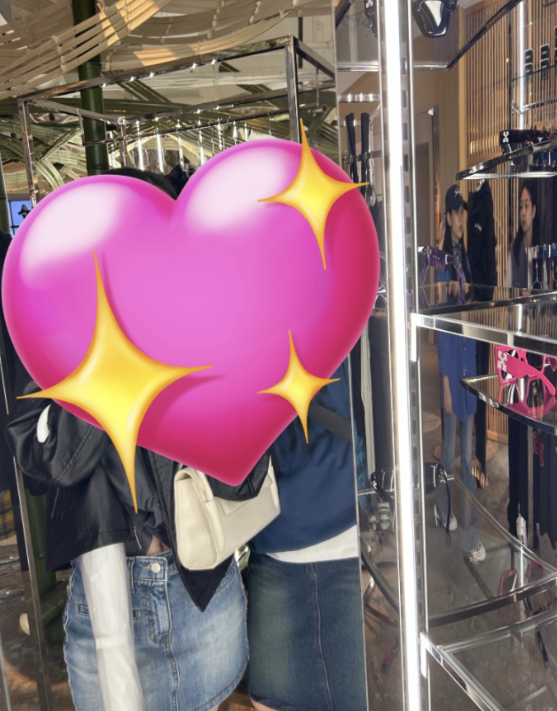 錯過天大良機!粉絲逛街「巧遇Jennie、Jisoo」他曬照遺憾喊:沒發現她們就在身邊