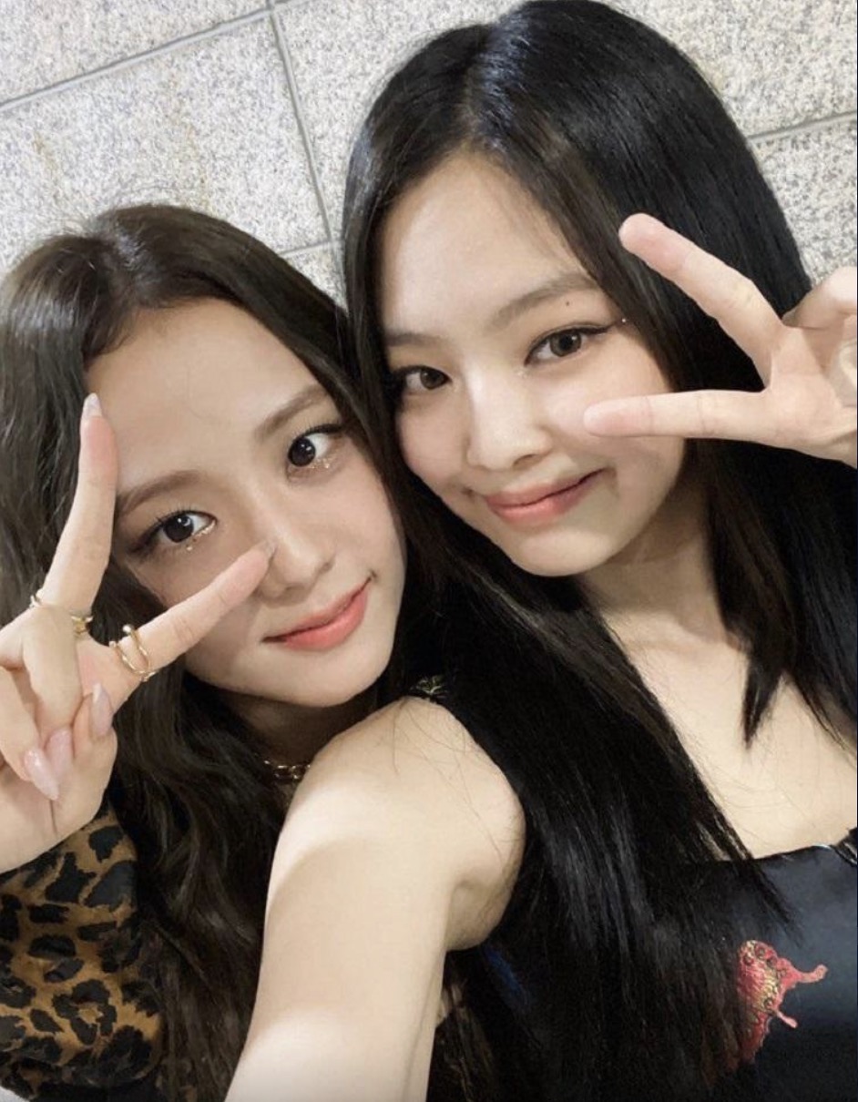 錯過天大良機!粉絲逛街「巧遇Jennie、Jisoo」他曬照遺憾喊:沒發現她們就在身邊