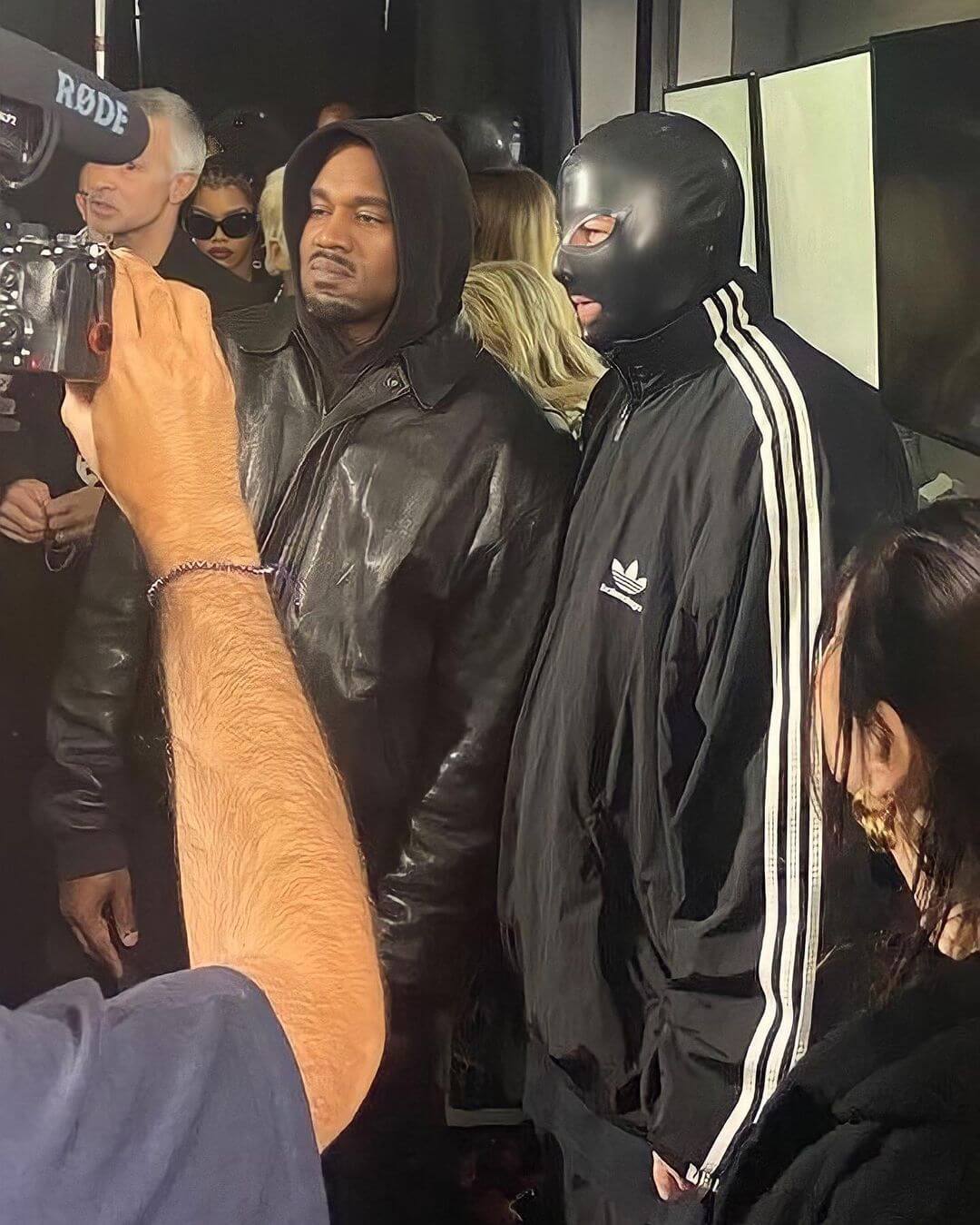 Kanye West回國直奔巴黎世家秀場　「機場全黑穿搭」超