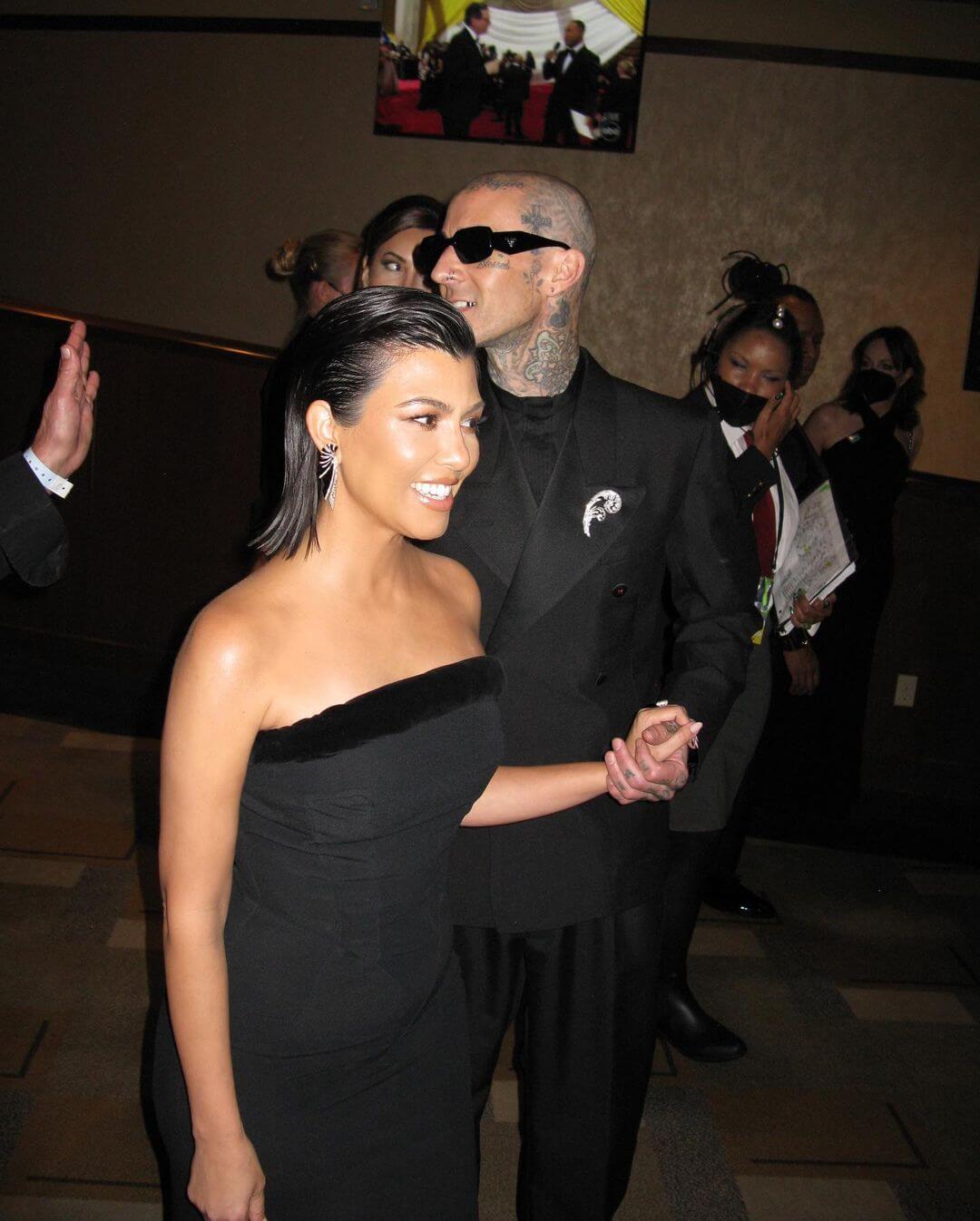 Kourtney Kardashian與Travis Bar