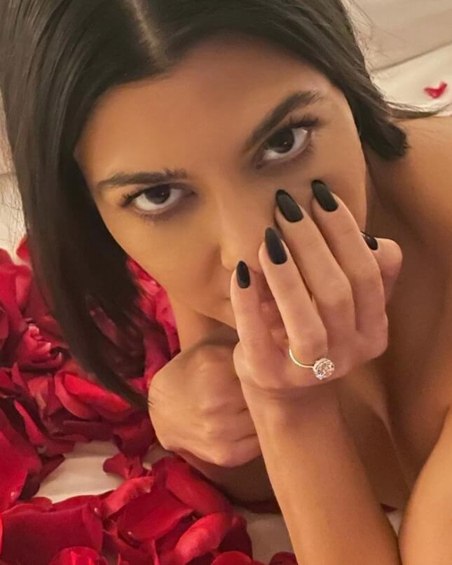 Kourtney Kardashian與Travis Bar