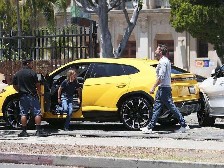 10歲兒調皮發動「600萬藍寶堅尼」擦撞BMW!班艾佛列克下車交涉神情掀熱議
