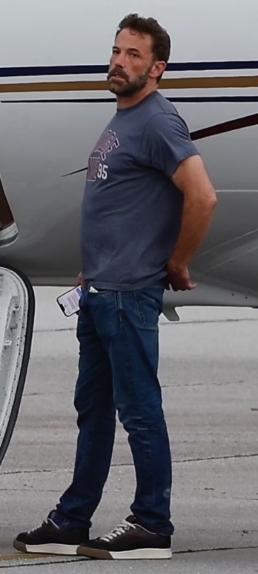 三天世紀婚禮結束！班艾佛列克「累垮癱坐眼神死」畫面引眾人心疼：像三個月沒進食的吸血鬼