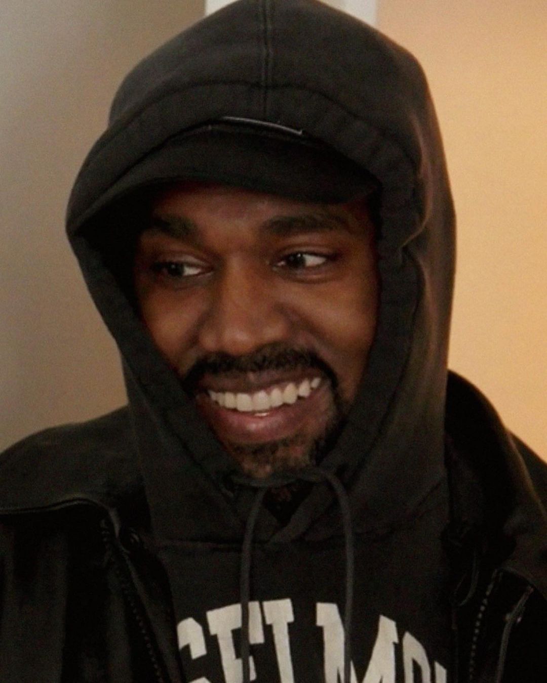 Kanye West精神狀況異常!傳「當街動手打趴粉絲」結果出爐:檢方決定不起訴
