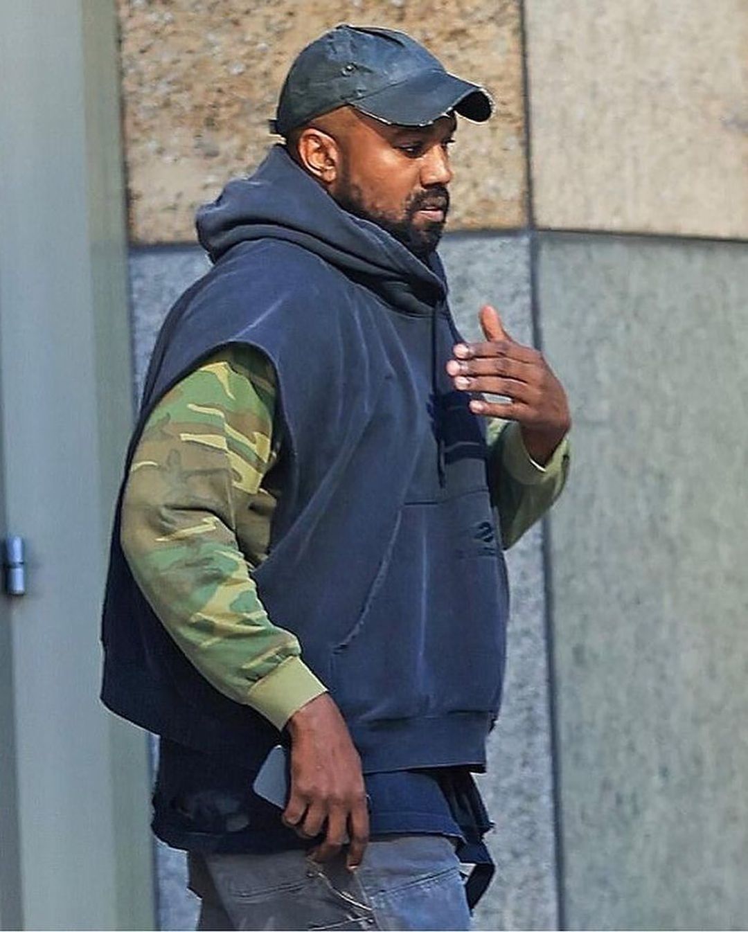 Kanye West精神狀況異常!傳「當街動手打趴粉絲」結果出爐:檢方決定不起訴