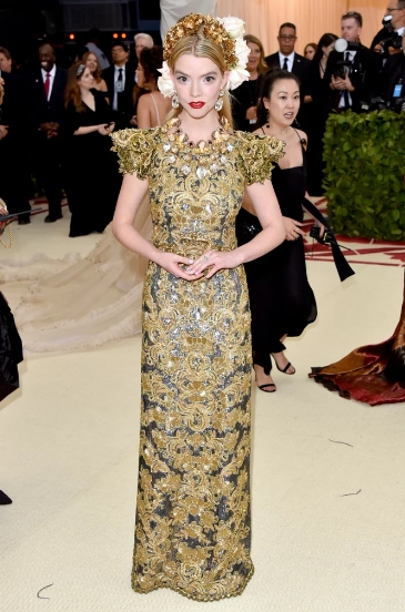 安雅泰勒喬伊差點葬身Met Gala!吉米法倫「神之救援」讓她直呼:拯救了我的命