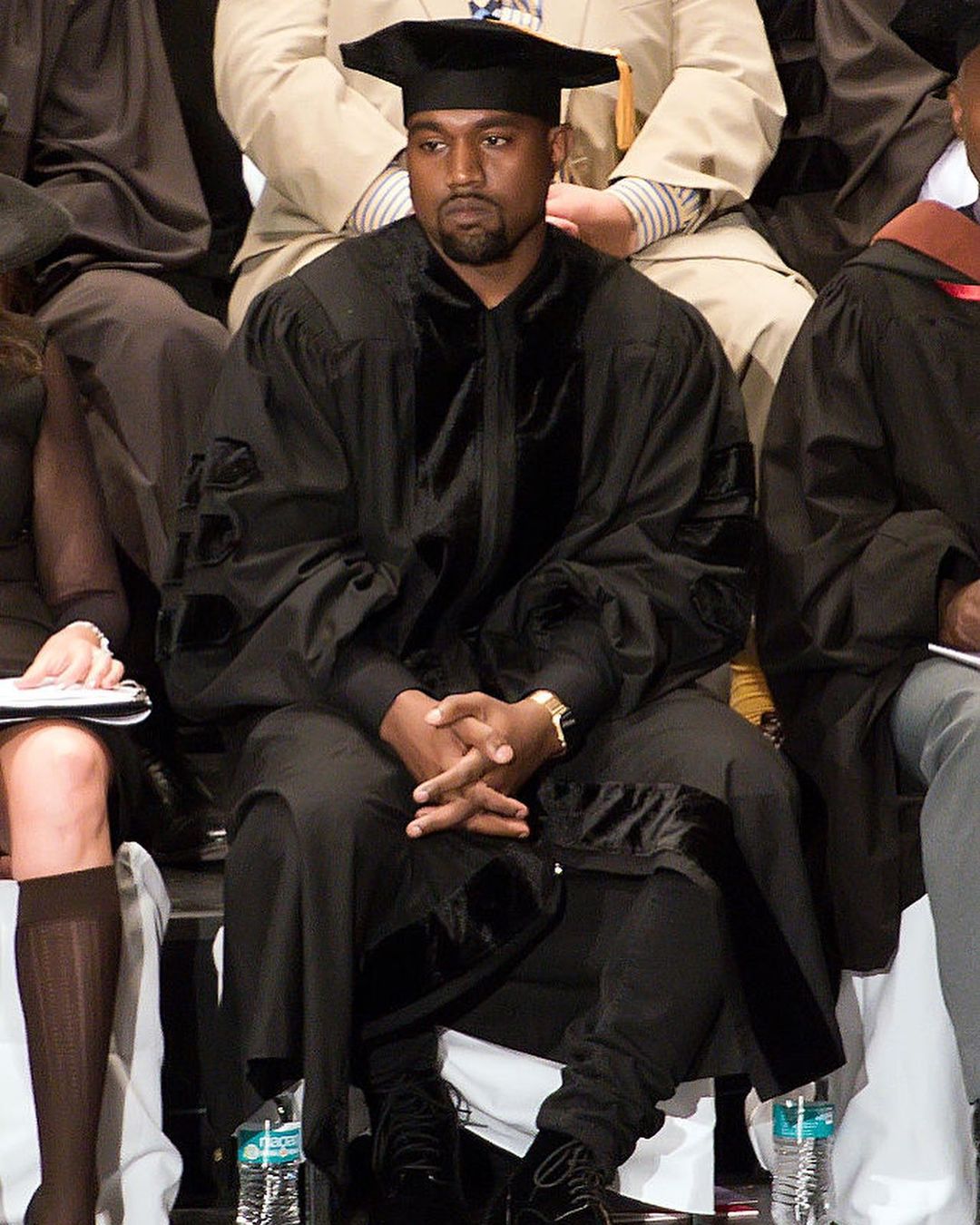 Kanye West助理三寶開車法掀話題!「開藍寶堅尼撞鐵門」影片曝光 網笑:看了心痛