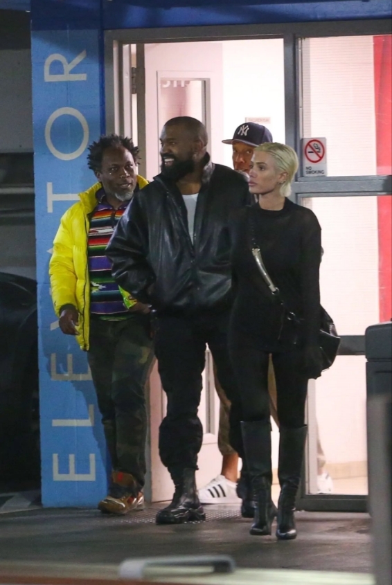 狗仔主動挑釁!Kanye West遭嗆「來打一架」忍住怒火展高EQ:直奔警察局報案