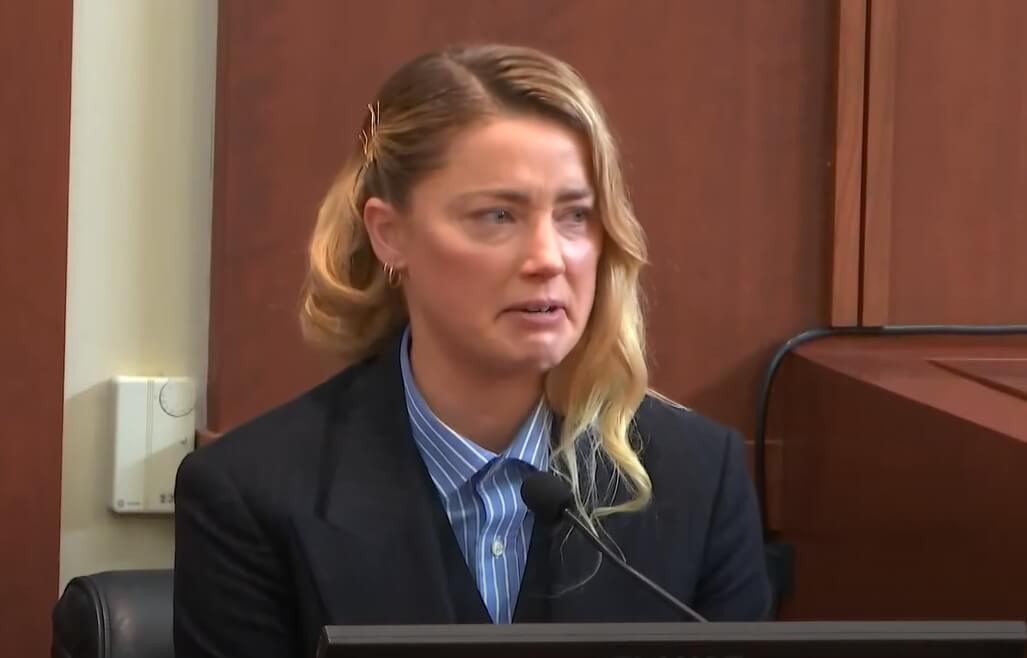 安柏赫德淚崩坐上證人席!強尼戴普撕洋裝「強行搜身」 一生摯愛
