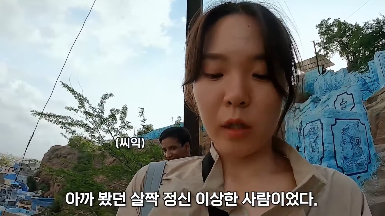 南韓女YTR獨遊印度!遭癡漢跟蹤當面「掏GG把玩」她嚇壞狂奔求助 Vlog片段掀熱議
