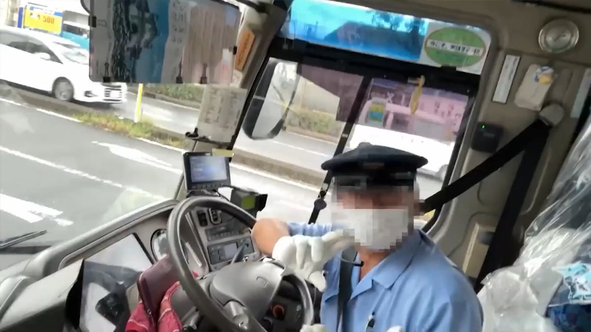 百萬YTR帶頭作亂!拍片遊日竟「躲廁所逃票、吃飯店霸王餐」被警抓不怕 引網公憤