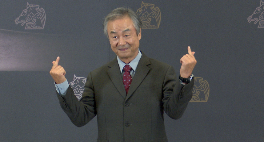 金馬59／鄭東煥暖送愛心！朱軒洋一秒變粉絲　興奮握手、合照坦言：還蠻爽的