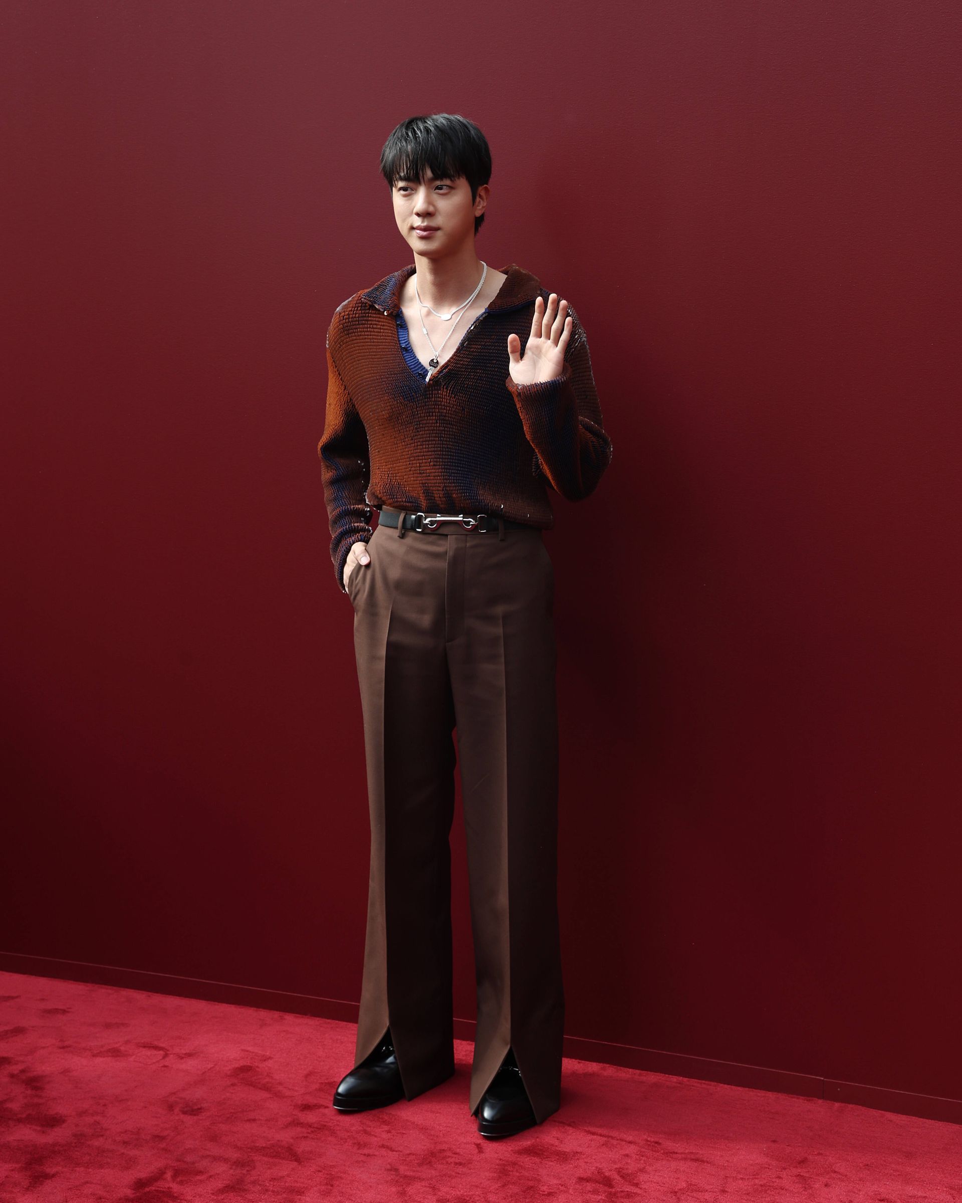 Gucci於米蘭盛大發表2025春夏女裝時尚大秀: BTS Jin、NewJeans Hanni一同共襄盛舉