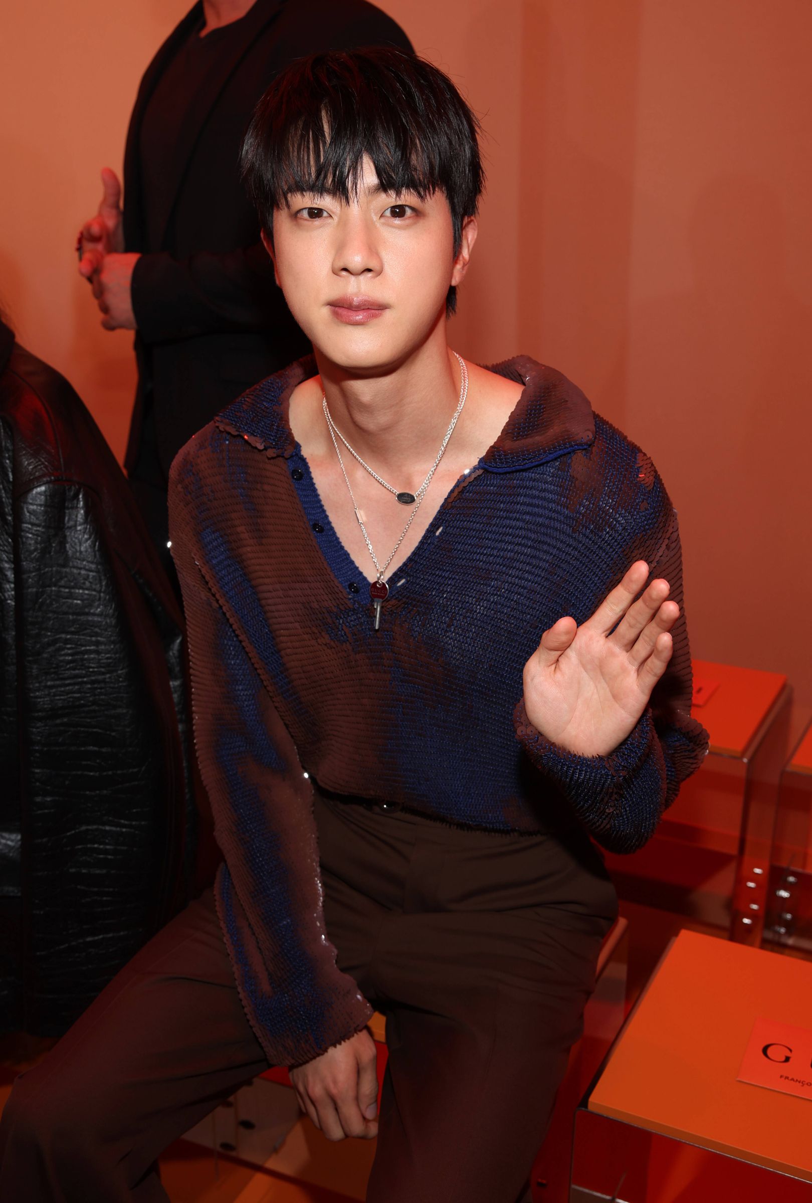 Gucci於米蘭盛大發表2025春夏女裝時尚大秀: BTS Jin、NewJeans Hanni一同共襄盛舉